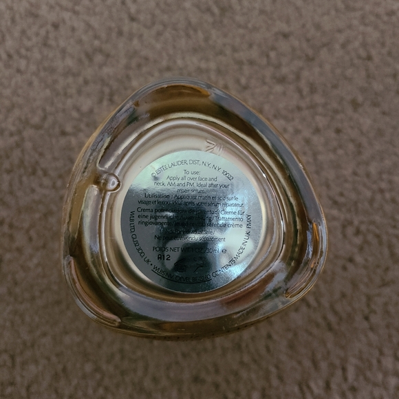 Revitalizing Supreme+ MoisturizerYouth Power Creme - Picture 3 of 3